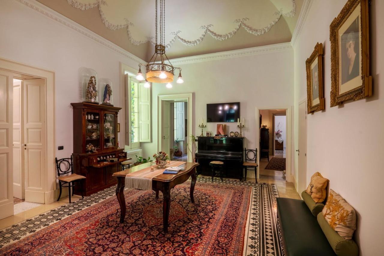 Palazzo Rollo Bed & Breakfast Lecce Ngoại thất bức ảnh