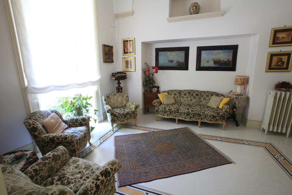 Palazzo Rollo Bed & Breakfast Lecce Ngoại thất bức ảnh